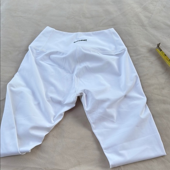 Ododos. White Textured High-Waisted Leggings - Picture 8 of 9